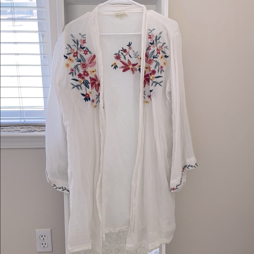 World market white robe with flowers